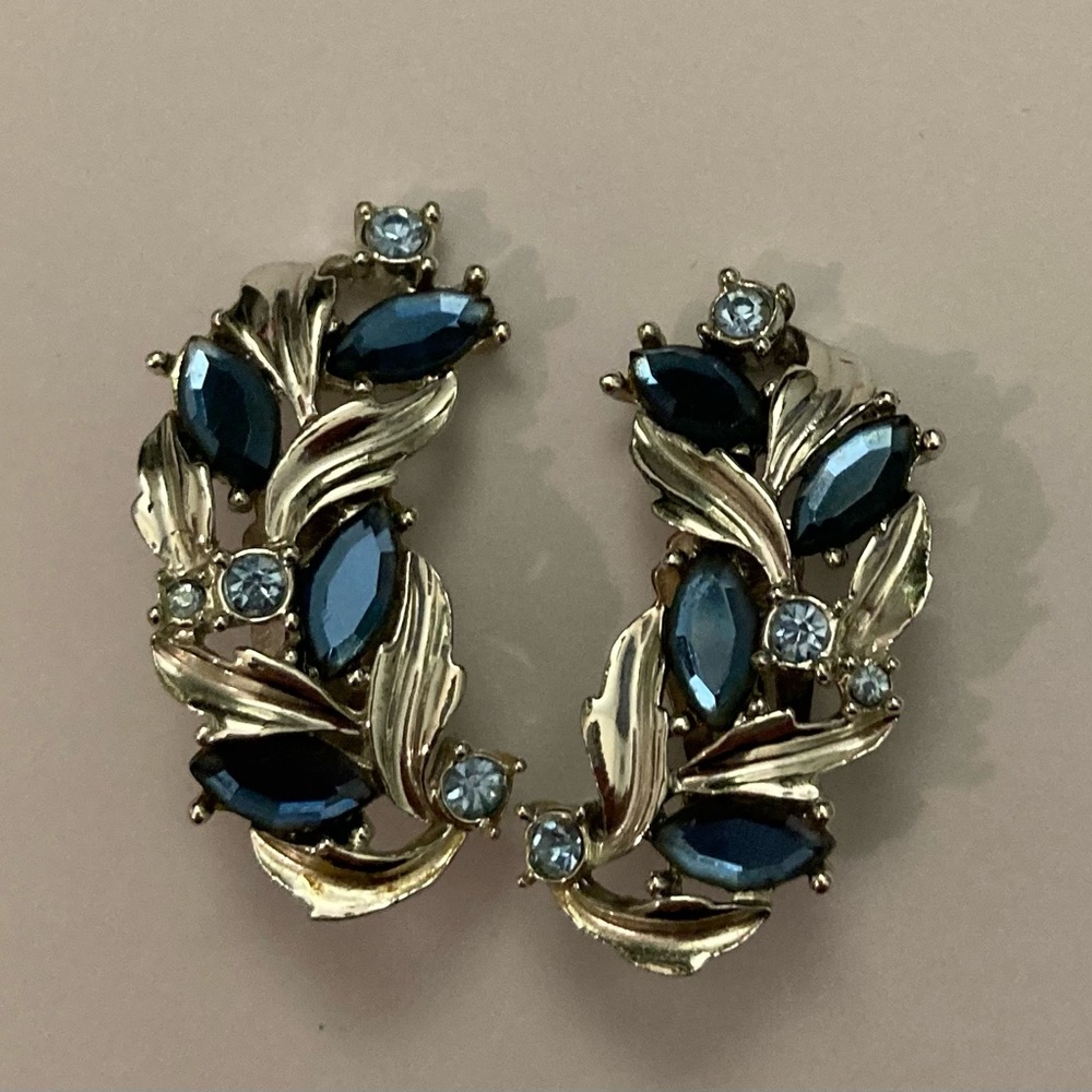 Vintage Sarah Coventry Silvertone Blue Rhinestone Leaf Clip Earrings